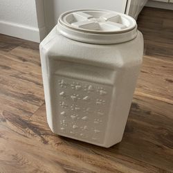 Gamma Vittles Dog Food Storage