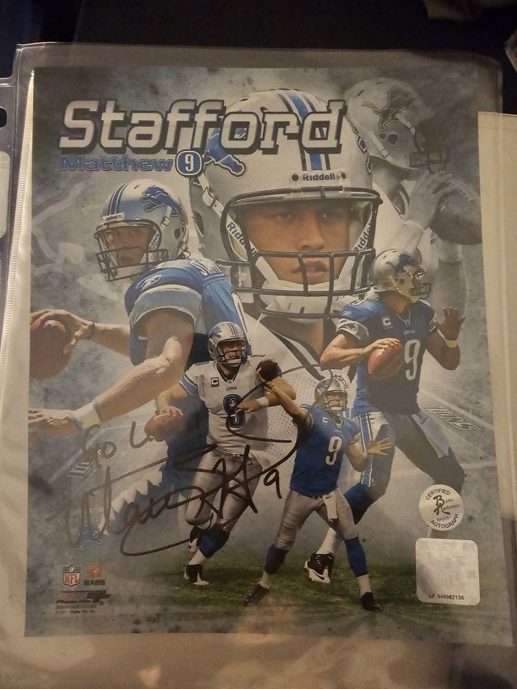 Matt Stafford Autograph 8 X 10 In Hard Plastic