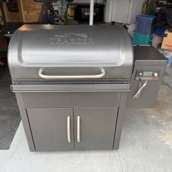 Used Traeger Silverton 620 Pellet Grill