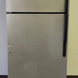 Hotpoint Refrigerator 18.2 Cu. Ft. Fridge Stainless Steel
