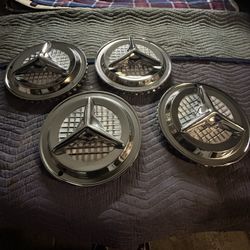 1956-65 Fiesta Hubcaps 14’’  Set  of 4