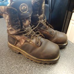 RED WING. IRISH SETTER. HUNTING BOOTS.  SIZE. 8.5. To.  9.    90.00.   Obo