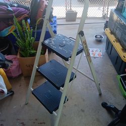 Triple Folding Heavy Dury Ladder 