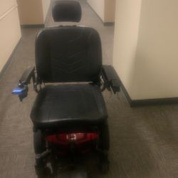 Quantum Heavy Duty Pride Power Electric Chair