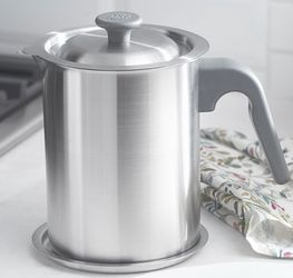 Cooking oil container
