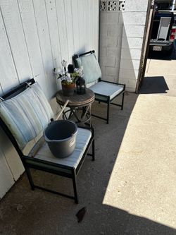 5 outdoor chairs