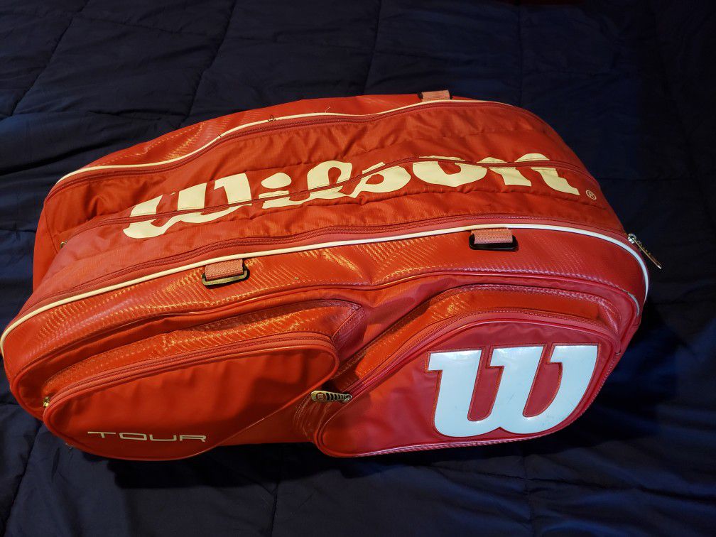 Wilson Tour V 15-Pack Red Tennis Bag