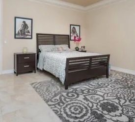 Queen Bedroom Set – Complete Package!