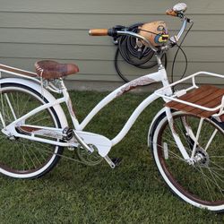 Electra koa  3i  aluminum frame beach cruiser front and rear racks,stitched seat bike is like new,has drink holder and matching bell, roller front bra