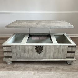 Carynhurst Lift Top Coffee Table