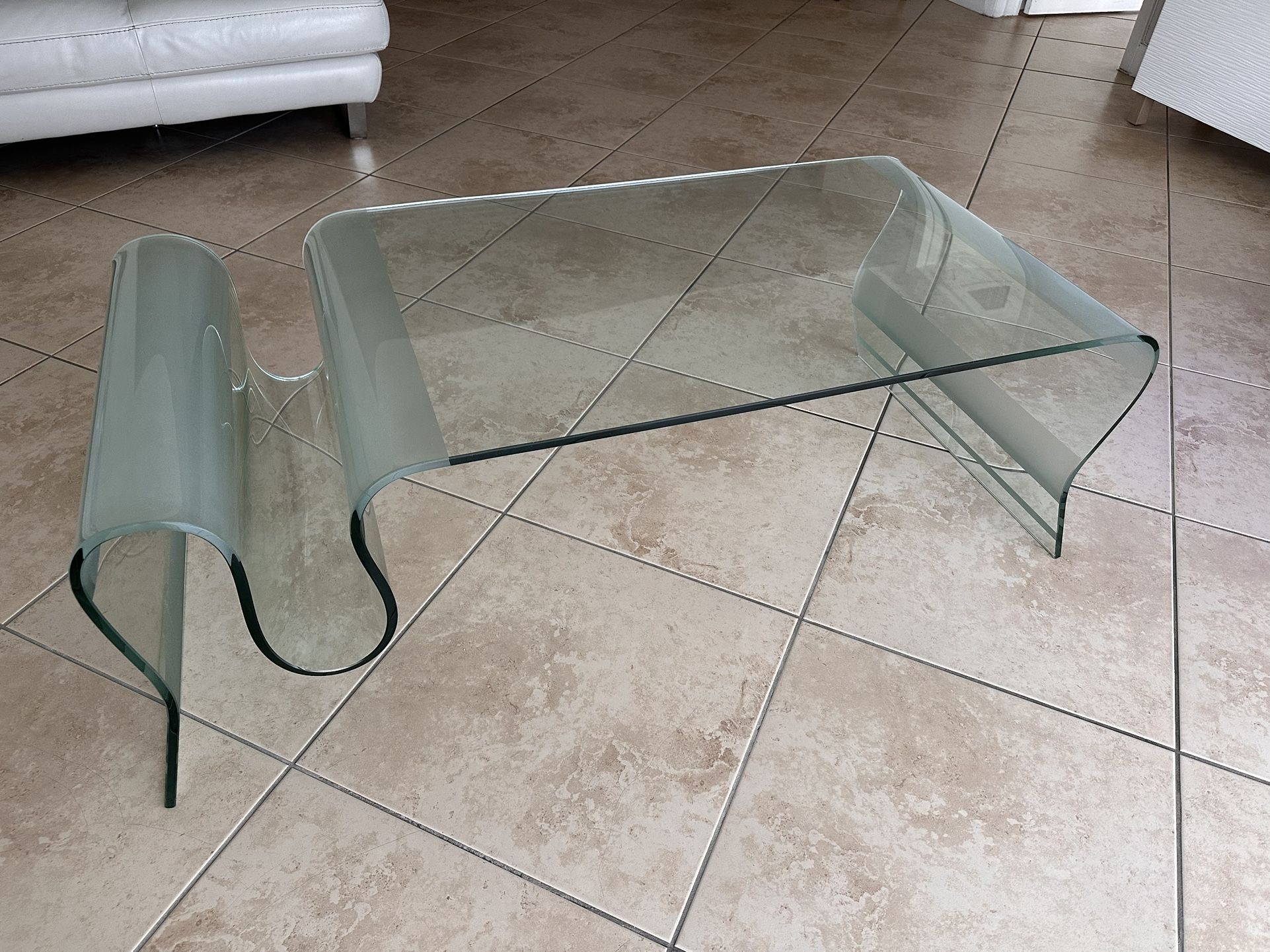 Glass coffee table and corner table
