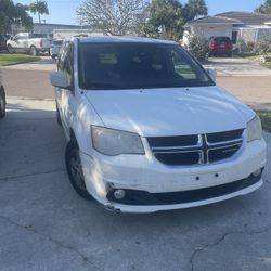 Dodge Grand Caravan 2011 Runs And Drives Has Minor Issues