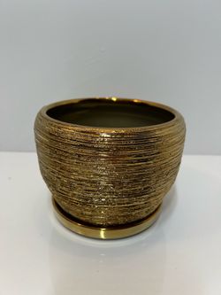 Gold pot decor