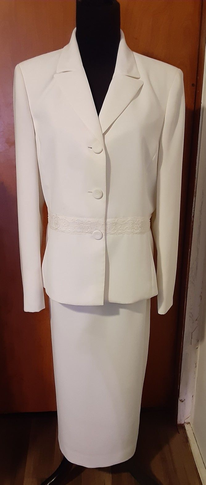 Suit Studio 2 Piece White Button Down Jacket And Zippered Skirt  Size 12