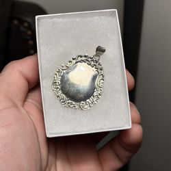 Wow 🤩 !! Vintage 925 Sterling Silver Pendant !
