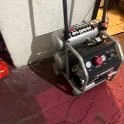 Compresor husky 4.5 Gallons