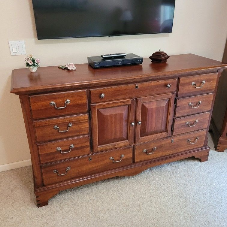 Broyhill Village Tapestry Bedroom Suite for Sale in Tracy CA OfferUp