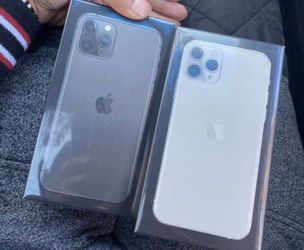 Brand new iPhone 11 pro (5 of them) 1100$ each