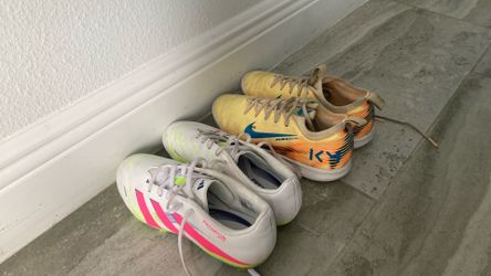 Soccer cleats size 3Y
