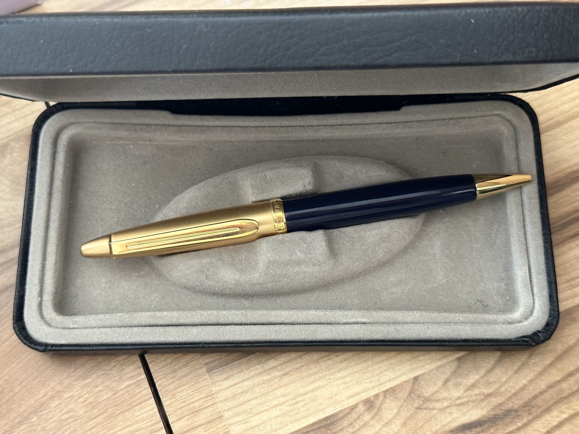 Reflections desk Pen