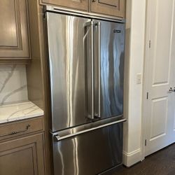  High-End Kitchen Appliances - Viking Fridge, Viking Double Oven, Miele Dishwasher