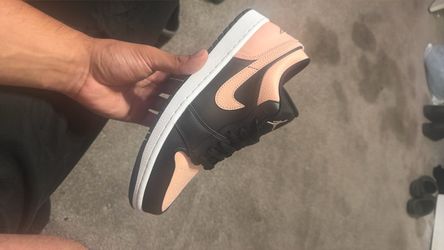 WMNS air jordan 1 “crimson tint”