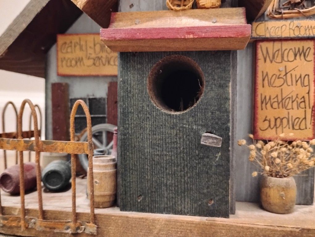 Lamp 22" Birdhouse Lamp For Bird Lovers. Unbelievable Details! Like New.