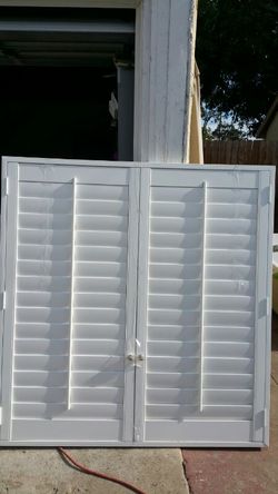 SOLID WOOD SHUTTERS