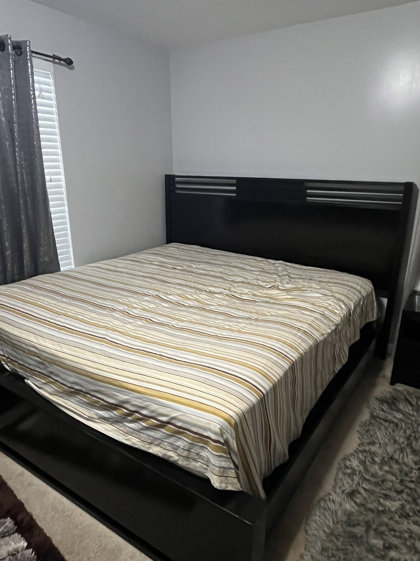 King Bed With Mattress And Nightstand