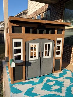 Moving Sale! Playhouse New