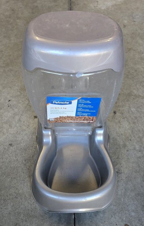 NEW Petmate Dog and Cat Auto Feeder 12 pounds