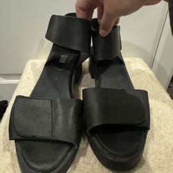 Women’s Sandals 