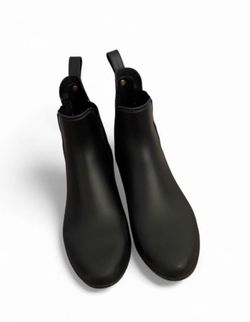 Plastic boots w sz 10 (UTC area)