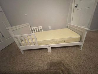 White Graco toddler bed