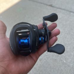 Lew’s Bait Caster Reel
