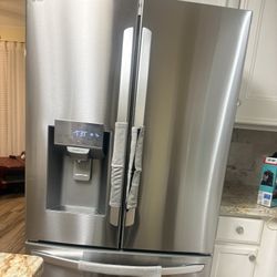 LG Refrigerator, See Model # And Size In The Photo