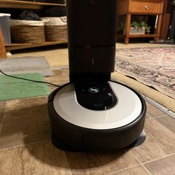 Roomba Vacuum 