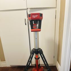 Milwaukee M18 Rocket Light 
