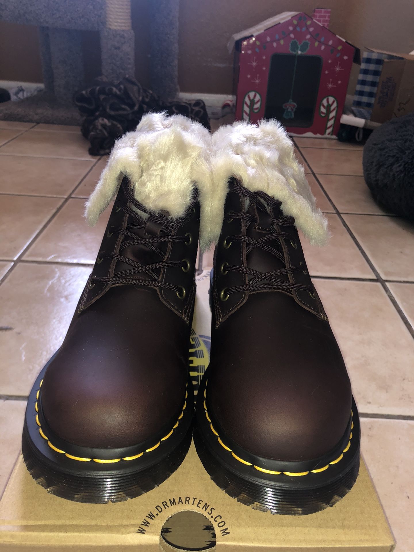 Dr. Martens Women’s 8