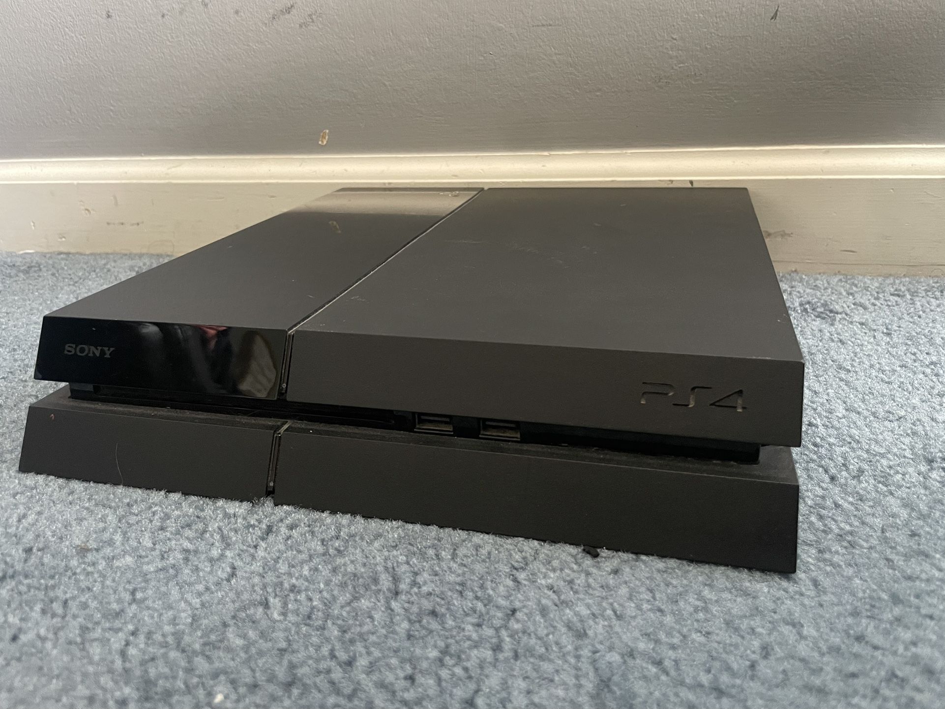 PS4 Console+Controllers