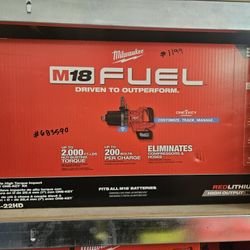 Milwaukee
M18 FUEL 18V Lithium-Ion Brushless Cordless 1 in. Impact Wrench with D-Handle Kit with Two 12.0 Ah Batteries