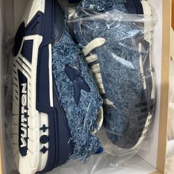 LV Sneakers Size 9m.    200$