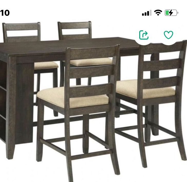 Dining Furniture Set Of Table And 4 Chairs. Barley Used. They Are Like New. Size of Table: 6-8 Persons.