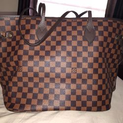  Louis Vuitton purse 
