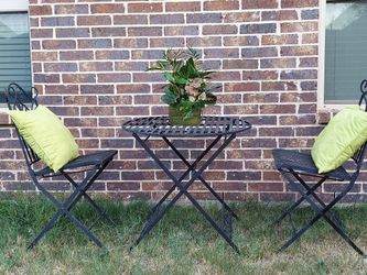 Patio Set Heavy and Sturdy