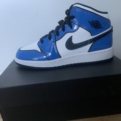 Jordan 1 Mid Ds 4.5y $150