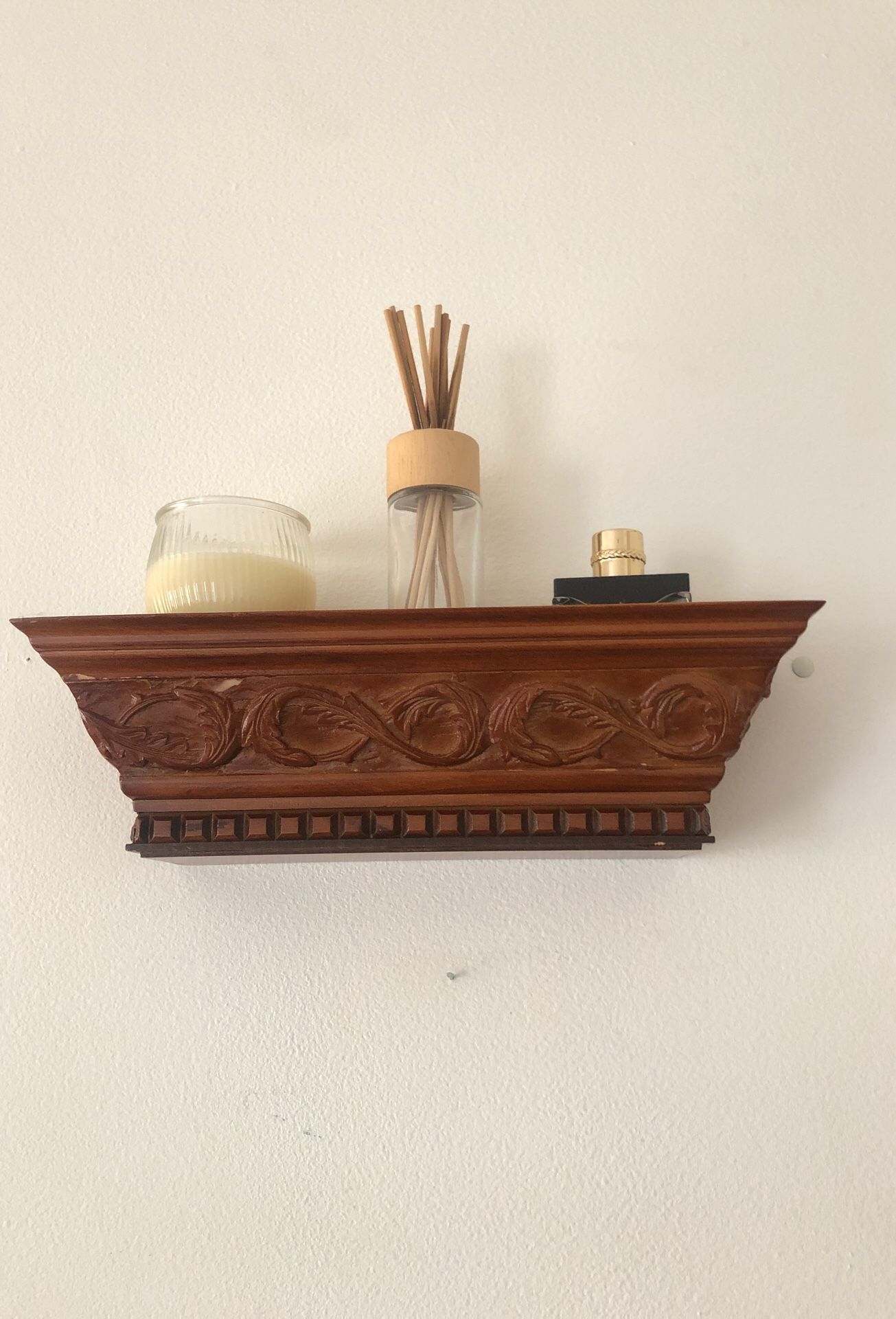 Set of 2 Decorative Wall Shelves