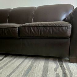 Mojave 81" Couch
Genuine Leather
Rolled Arm sofa by Lark Manor