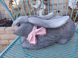 CONCRETE GARDEN BUNNY