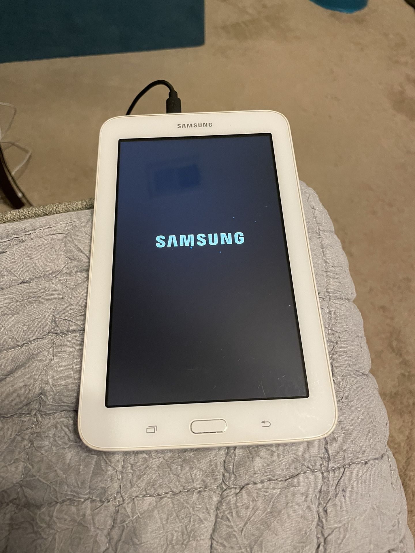 Samsung Galaxy Tab 3 Lite 7" (SM-T113) 8GB - WiFi Android Tablet- Includes Charger!!